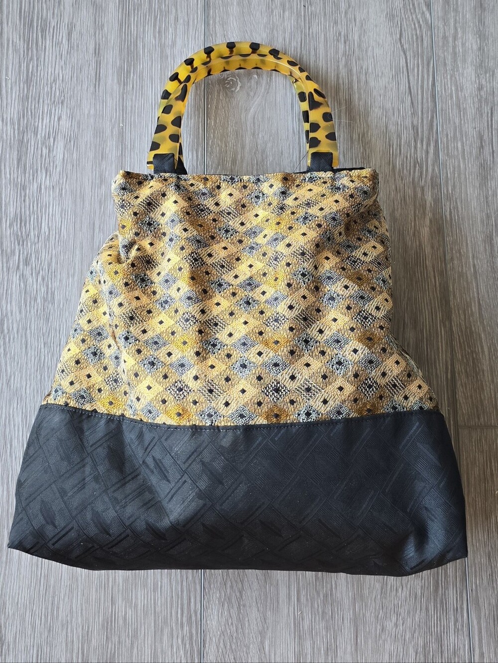 Hob Nob Brocade Tapestry Tote Bag Tortoiseshell Lucite Handles Gold Black
